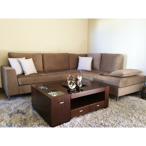 Ταπετσαριες Σαλονιων - Μοντέρνος γωνιακός καναπές . Δυνατότητα επιλογής υφάσματος όπως και διαστάσεων.